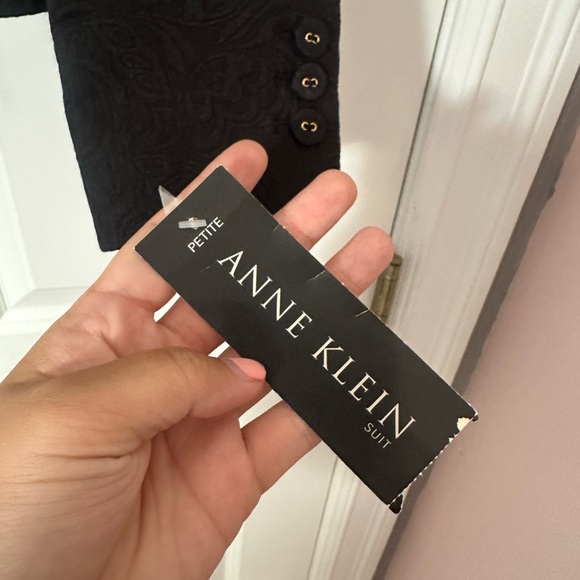 Anne Klein Women's Elegant Black Suit Jacket - Picture 8 of 11